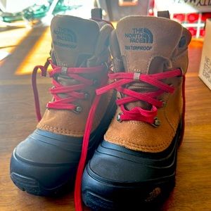 Brand new never worn North Face Chilkat Lace II  boots!